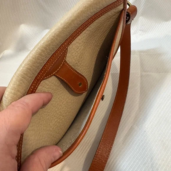 Dooney and Bourke AWL Cream Brown Leather Bag vintage the Calvary trooper 1980’s - Picture 11 of 15